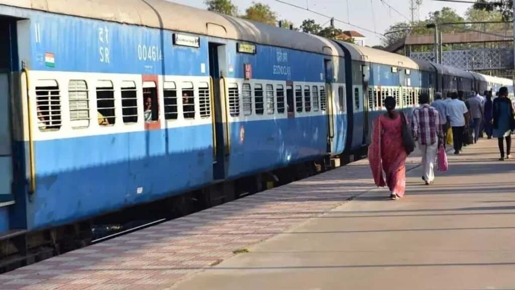 रीलबाज ध्यान दें !! अब रेलवे स्टेशन पर वीडियो बनाने पर लगेगा 1000 जुर्माना