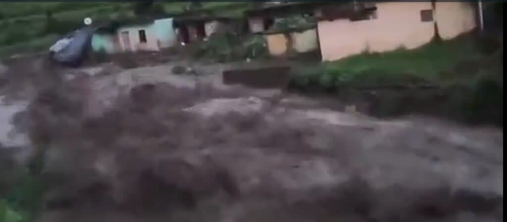 उत्तराखंड में भारी बारिश का कहर जारी