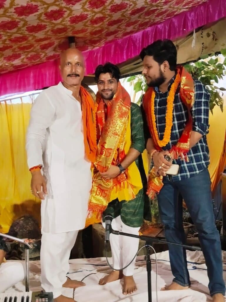 कुमार अर्जुन के संकीर्तन में भक्तिरस में डूबे श्रद्धालु, जयकारे से वातावरण हुआ भक्तिमय