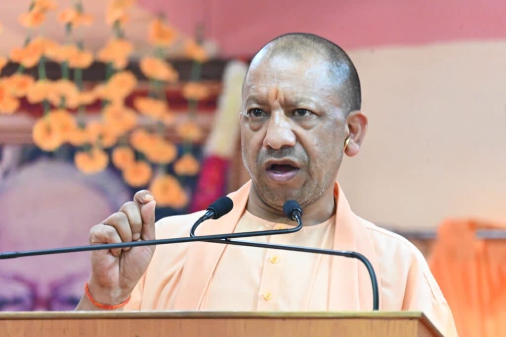योग्य गुरु मिले तो कोई भी मनुष्य अयोग्य नहीं : सीएम योगी