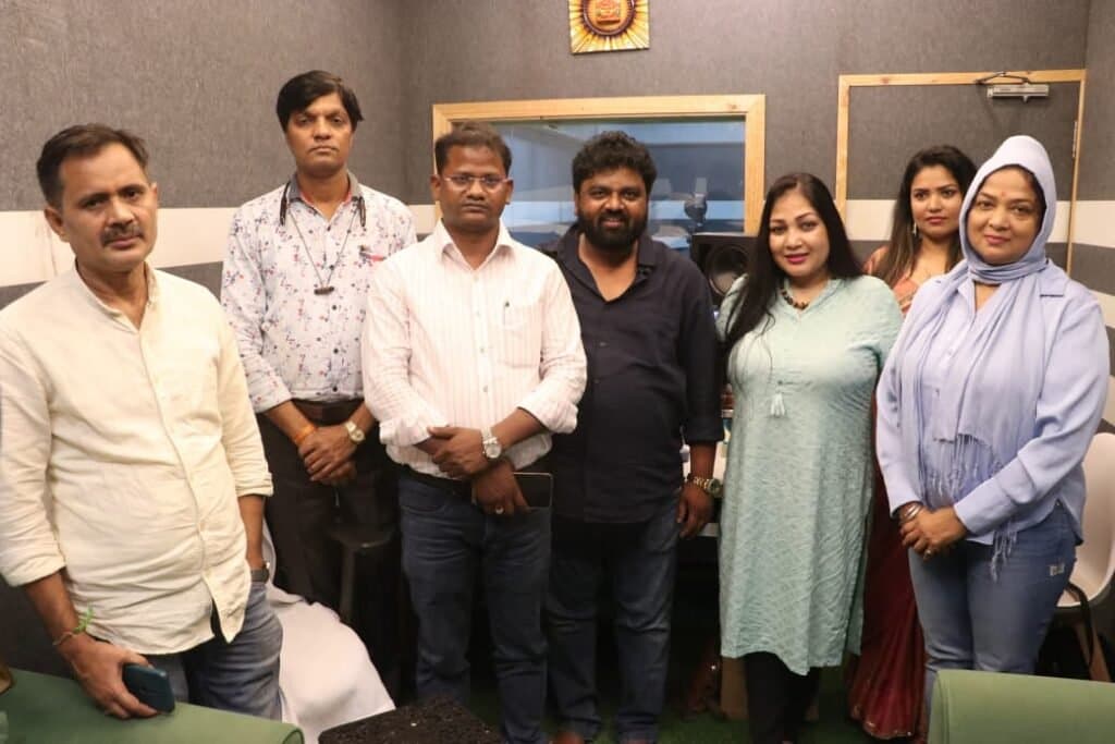 सक्षम फिल्म वर्ल्ड, शिहोम एंटरटेनमेंट प्रा.लि. की इन म्युजिक प्रेजेंट्स ‘माई के पंचनामा’ का संगीतमय मुहूर्त संपन्न