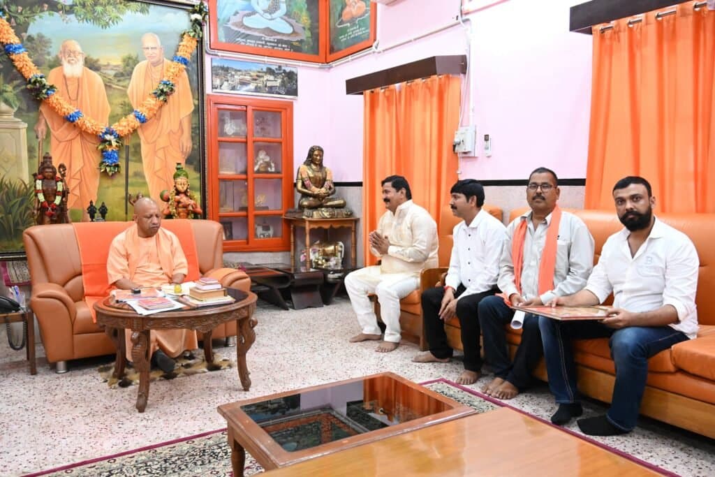 बीजेपी जिलामंत्री देवानन्द शुक्ल ने सीएम योगी को भेजा पत्र, अधिकारी हटाने और सड़क-नाली निर्माण की उठाई मांग