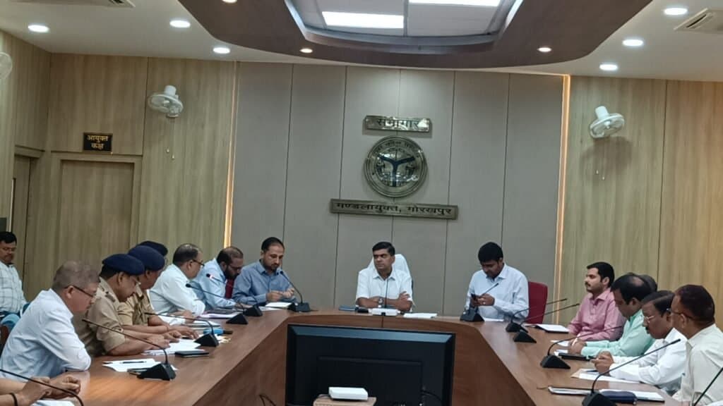 गोरखपुर महोत्सव 2026 की तैयारियां शुरू, मंडलायुक्त ने सौंपी जिम्मेदारियां