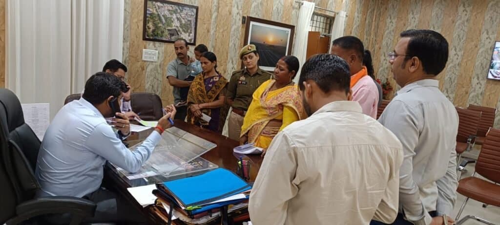 सदर विधानसभा 322 के बीएलओ को घर-घर जाकर एसआईआर कार्यों में तेजी