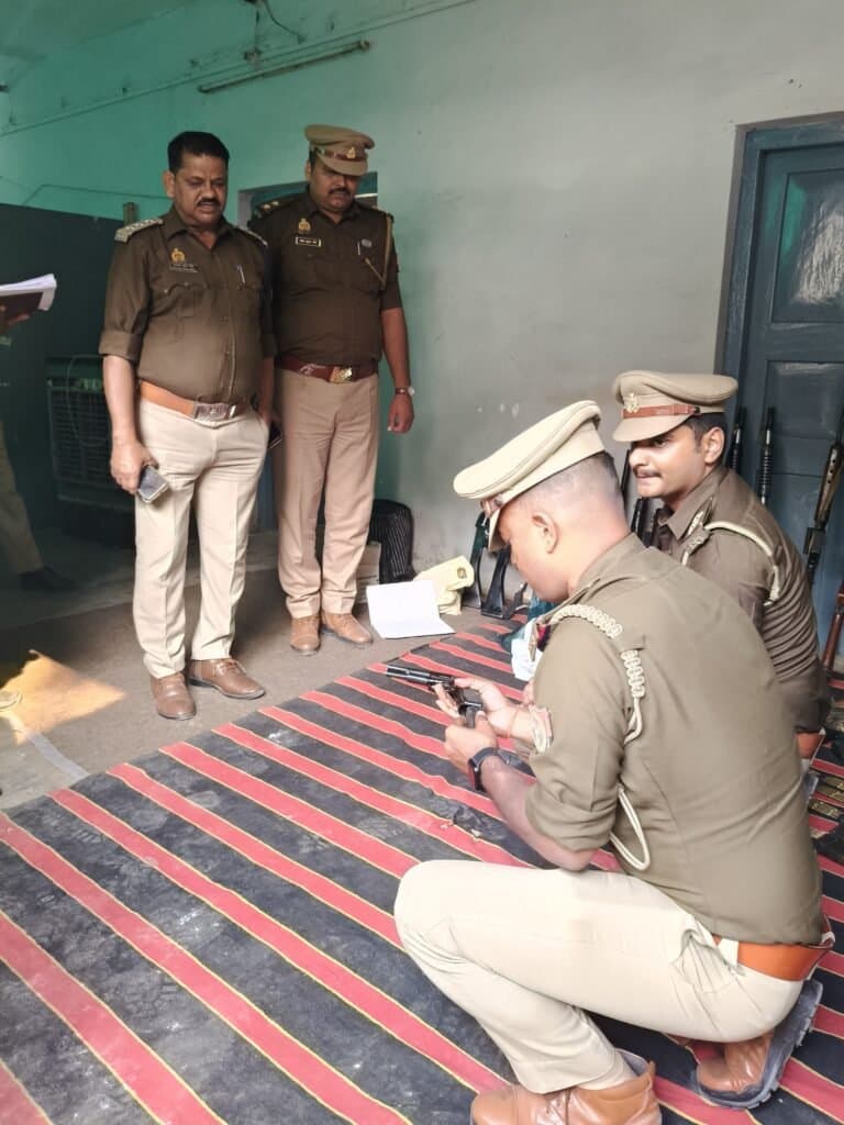सीओ गीडा ने सहजनवा थाने का किया औचक निरीक्षण, साफ-सफाई व व्यवस्था से रहे संतुष्ट