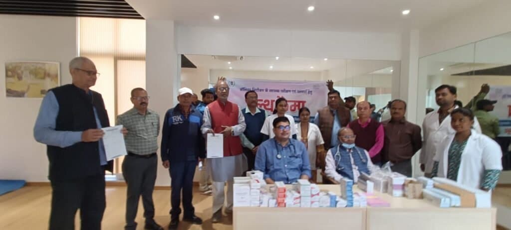 सीनियर सिटीजन केयर सेंटर सिविल लाइंस में लगा हेल्थ कैंप,