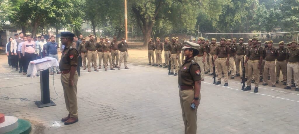 पुलिस झंडा दिवस पर एसपी नॉर्थ ज्ञानेंद्र ने किया ध्वजारोहण