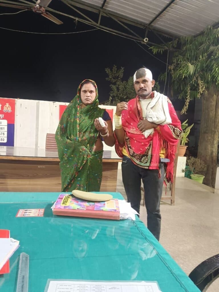 दबंगों ने घर में घुसकर दंपति को मारपीट कर किया घायल मुकदमा दर्ज