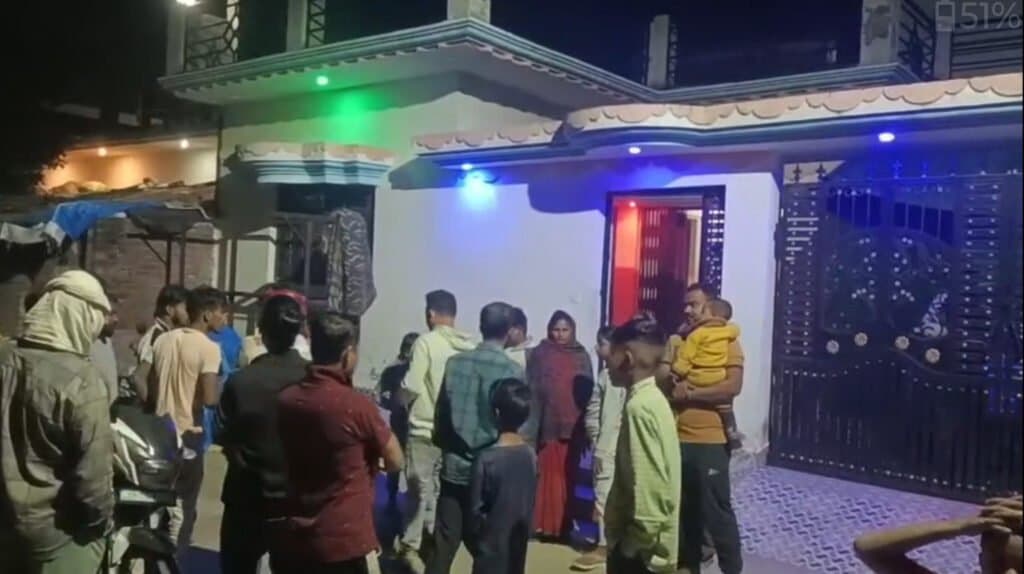 असलहा सटा कर महिला का लुटा गले का चेन और कान का झुमका