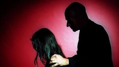 बंटता गया आपत्तिजनक वीडियो व ब्लैकमेल कर करते रहे दुष्कर्म