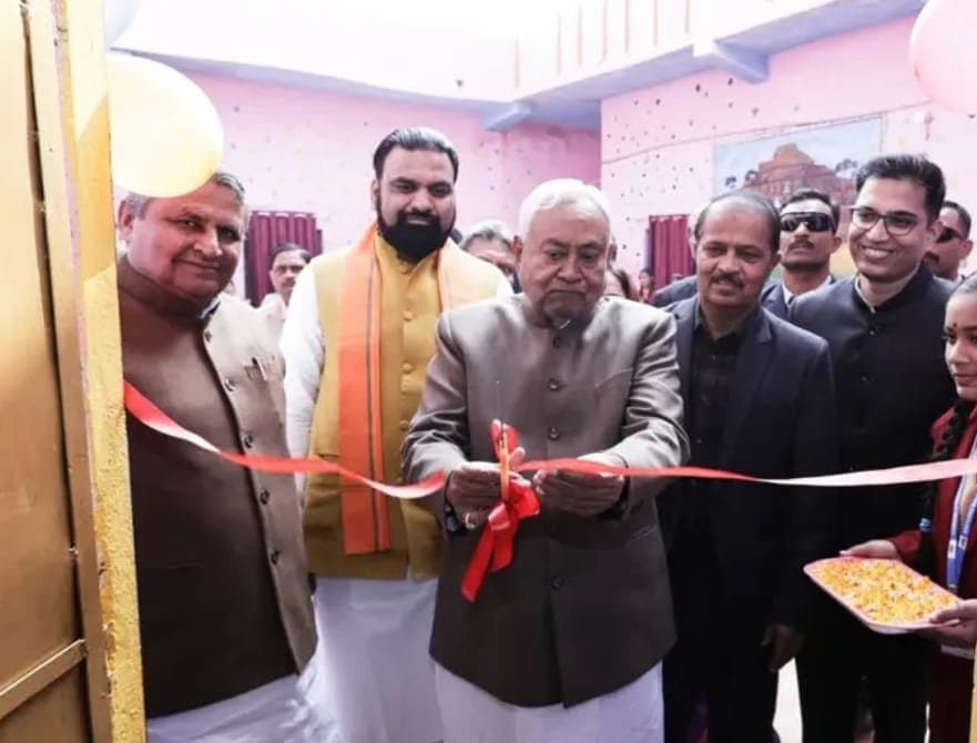 केसरिया में विकास कार्यों का सीएम ने लिया जायजा टूरिस्ट फैसिलिटी सेंटर, स्वास्थ्य सेवाओं और शिक्षा व्यवस्था की विस्तृत अवलोकन।
