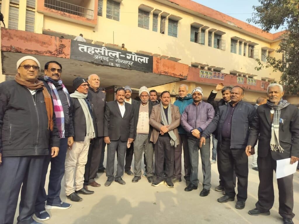 बांसगांव न्यायालय से नही हो सका 7हजार फाइलो का स्थानांतरण:सिविल कोर्ट की भूमी के लिए जिलाधिकारी से मिलेगा गोला बार एसोसिएशन