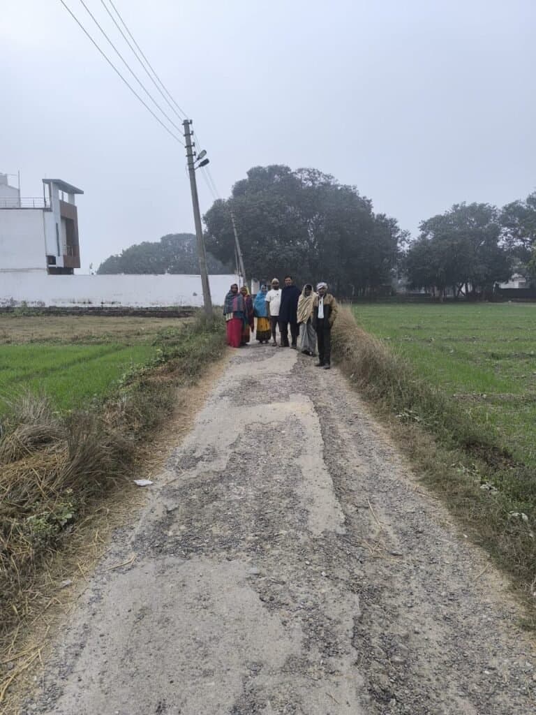 20 साल पुरानी सड़क बदहाल, जिम्मेदार मौन