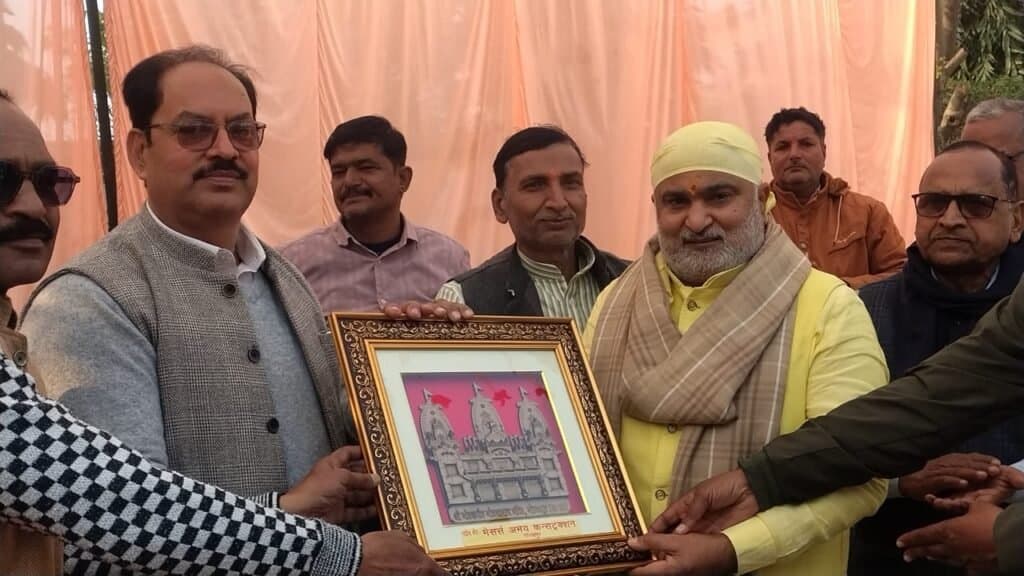 वर्ष की परंपरा को निभाते विधायक राजेश त्रिपाठी मित्र मंडली, की वार्षिक बैठक..