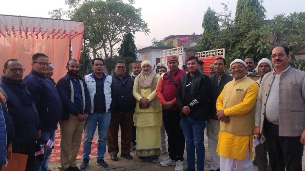 वर्ष की परंपरा को निभाते राजेश त्रिपाठी मित्र मंडली, की वार्षिक बैठक।