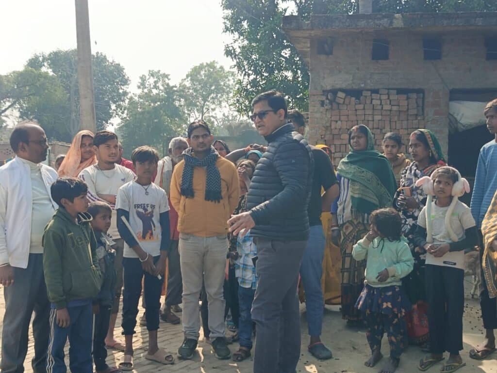 खंड विकास अधिकारी ने की विकास कार्यों की समीक्षा सचिव व ग्राम प्रधान को दिए निर्देश