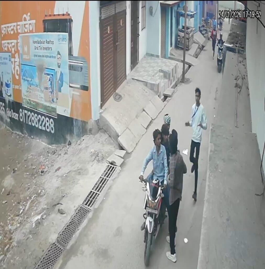 गोला बाजार में युवक के साथ सरेआम मारपीट का वीडियो वायरल