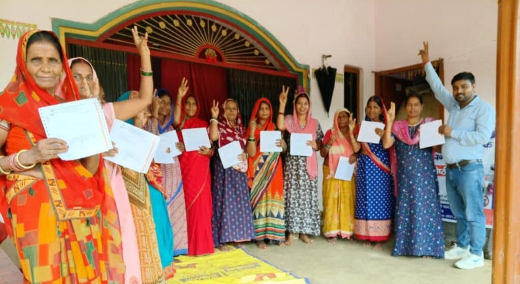 ग्रामीण महिलाओं को स्वावलंबी बनाने के लिए आजीविका मिशन के रूप में मुख्यमंत्री योगी