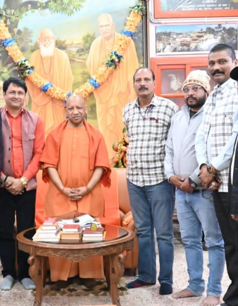 मुख्यमंत्री से गोरखपुर जर्नलिस्ट प्रेस क्लब की नवनिर्वाचित कार्यकारिणी की शिष्टाचार भेंट