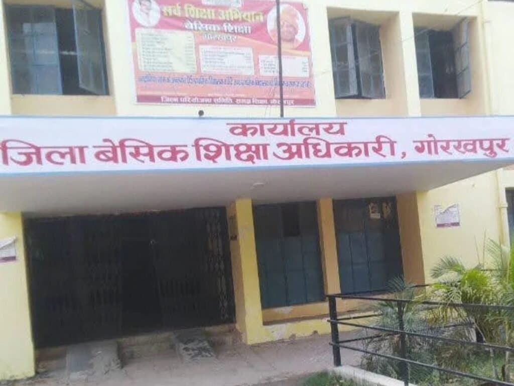 नवाब नहीं, अगर इन स्कूलों में आपके बच्चे पढ़ेंगे तो खराब जरूर बनेंगे’ गोला में अवैध स्कूलों का जाल, मान्यता से लेकर सुरक्षा तक बड़े सवाल