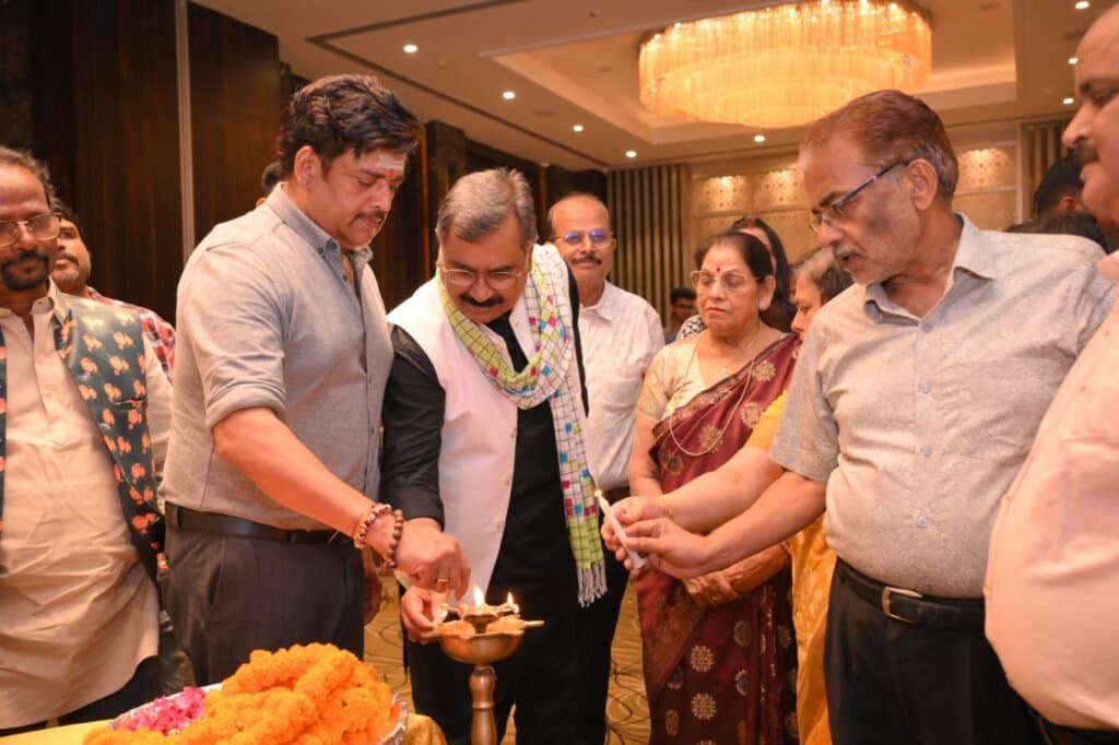 सुपर स्टार अभिनेता व सांसद रवि किशन ने किया विनायक शरण सिनेमा की फिल्म का प्रीमियर