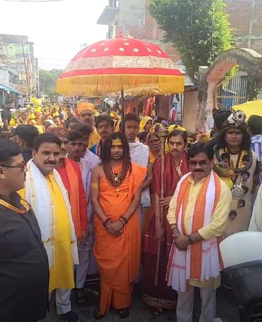 पितृ तृप्ति व रुद्र महायज्ञ की निकली भव्य शोभायात्रा