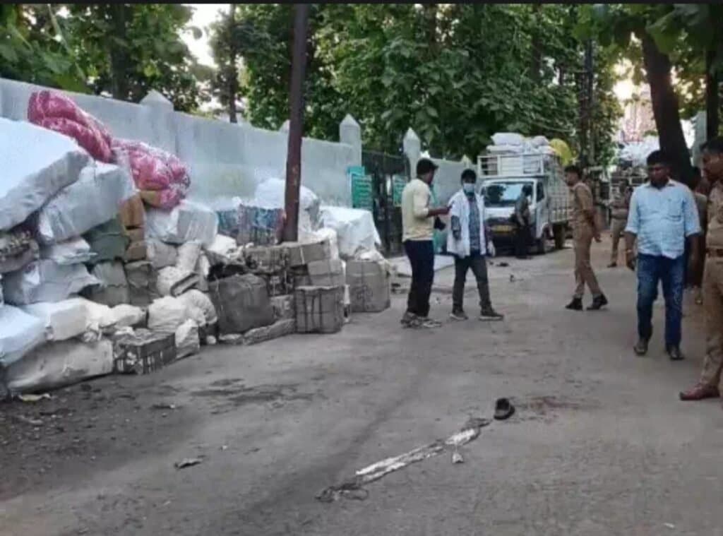 होटल मैनेजर की चाकू से गोदकर हत्या