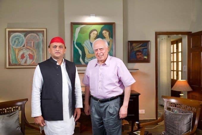 कपिल सिब्बल से मिले अखिलेश यादव