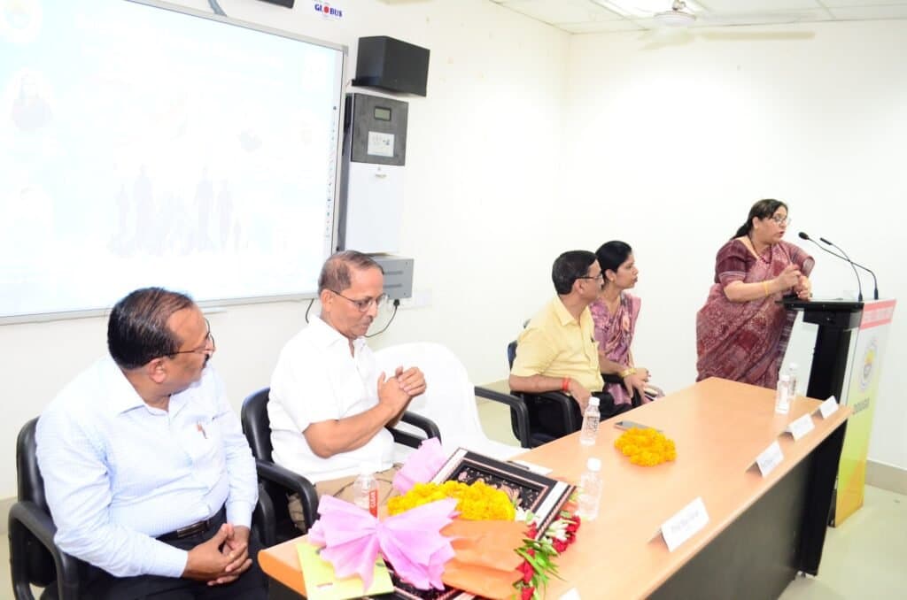 रक्षा एवम स्त्राताजिक अधययन विभाग के तत्वाधान में आज दिनांक 26 जुलाई 2024 को कारगिल विजय दिवस मनाया गया।