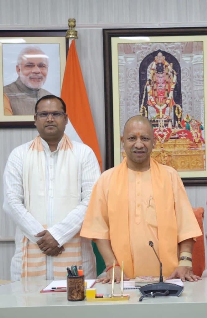 फ़र्ज़ी जन्म प्रमाण पत्र मामले में सीएम योगी