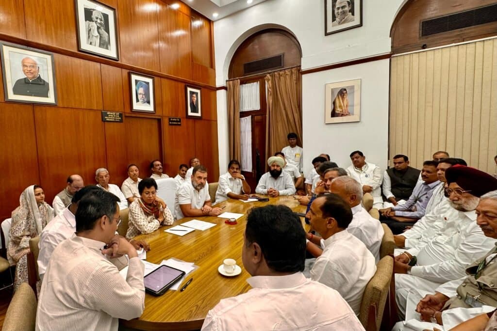 आज बजट प्रस्ताव से पूर्व संसद भवन में कांग्रेस संसदीय दल की बैठक में शामिल हुआ।