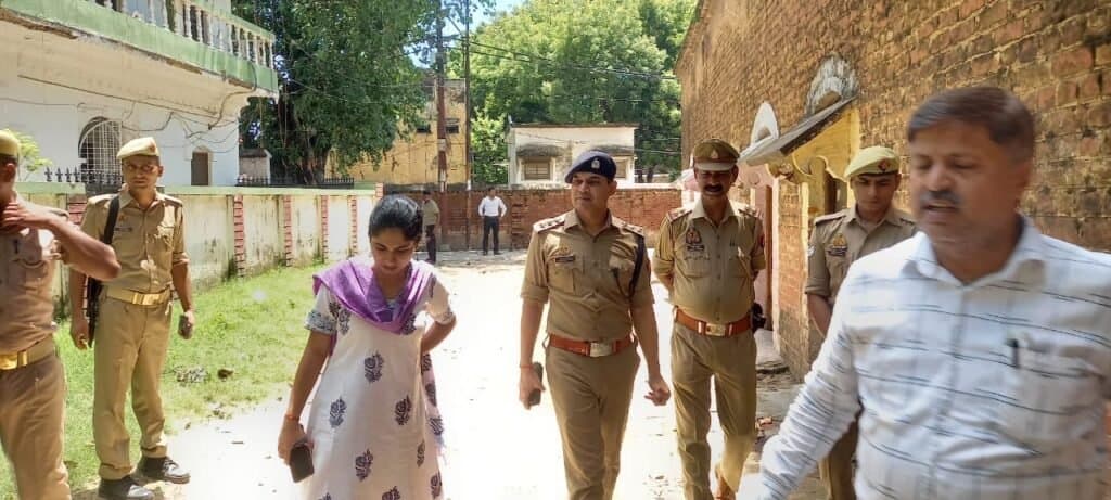 जॉइंट मजिस्ट्रेट /एसडीएम सदर व क्षेत्राधिकारी कोतवाली द्वारा स्वामी योगानंद जी के जन्मस्थली का निरीक्षण किया गया।
