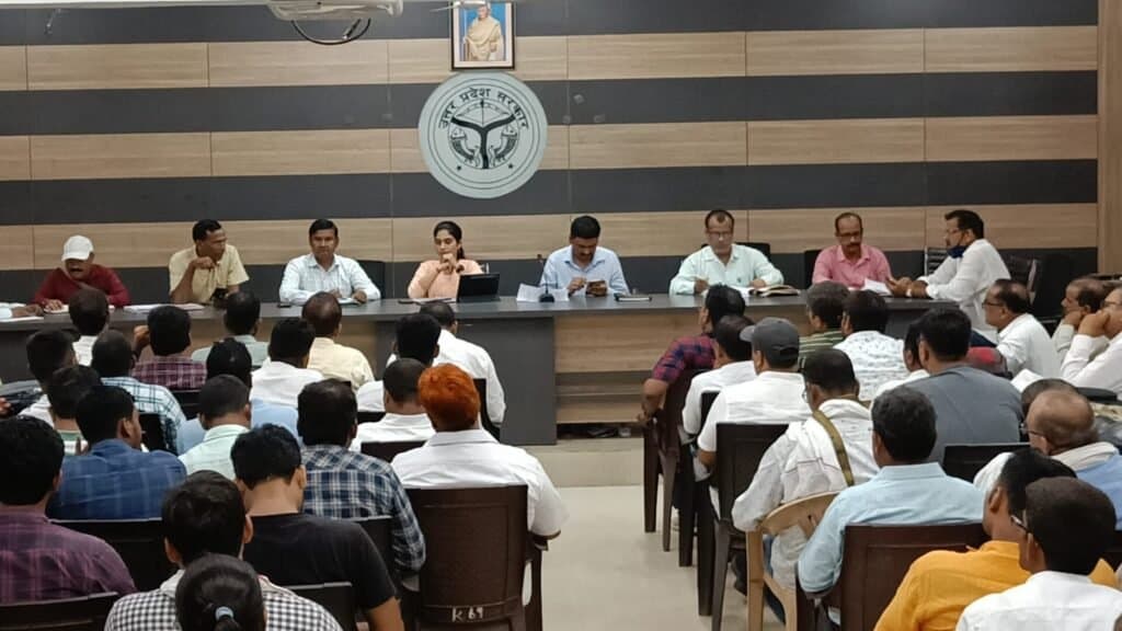 आईजीआरएस संदर्भों सहित अन्य प्रार्थना पत्र का ज्वाइंट मजिस्ट्रेट ने किया समीक्षा