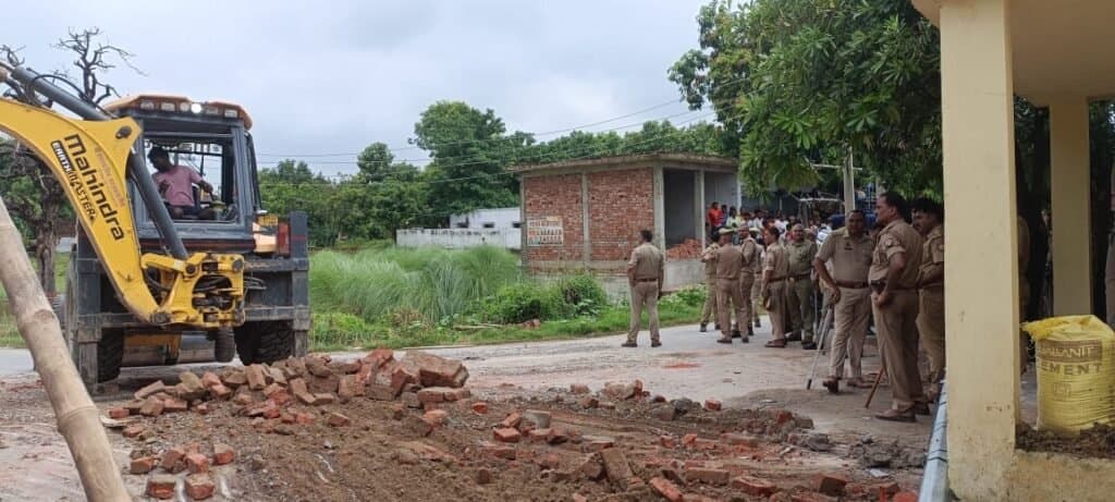 यह राजनैतिक अराजकता व प्रशासनिक गुंडई है: विनयशंकर तिवारी