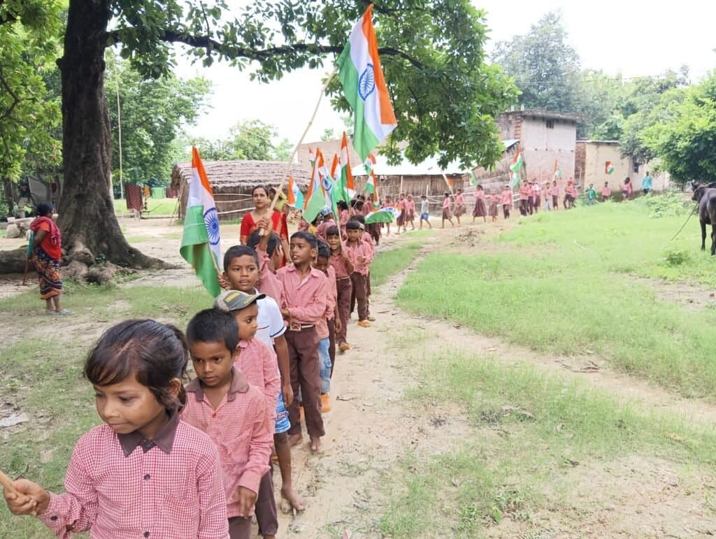 आजादी का 77 वां अमृत महोत्सव पर हर घर तिरंगा अभियान के अंतर्गत निकाली गई प्रभात फेरी