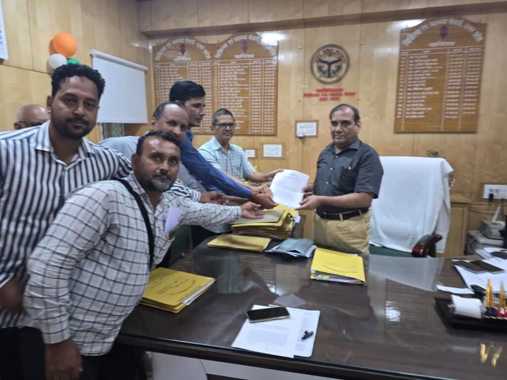गोरखपुर अस्पताल में भ्रष्टचार पर डीजी हेल्थ को ज्ञापन, जांच समिति के निर्देश