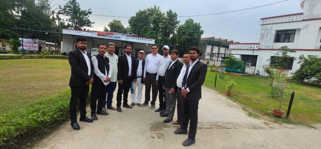 अधिवक्ताओं ने सौंपा ज्ञापन