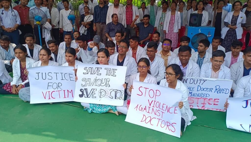 कोलकत्ता में महिला डॉक्टर के साथ हुई रेप और हत्या को लेकर डॉक्टरों की नाराजगी अभी भी जारी