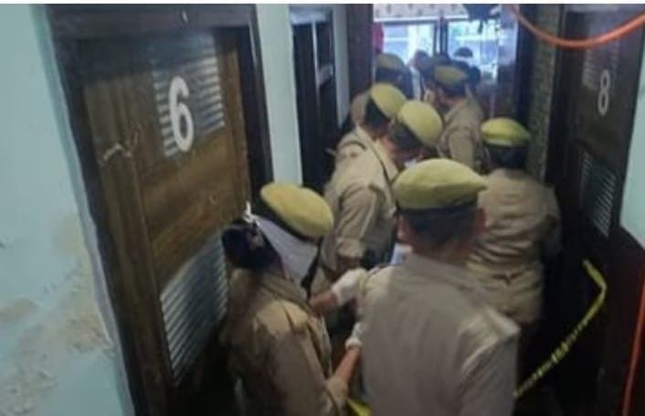 होटल प्रीत पैलेस में लड़की का गला रेतकर हुआ क़त्ल.. फरार हुआ प्रेमी