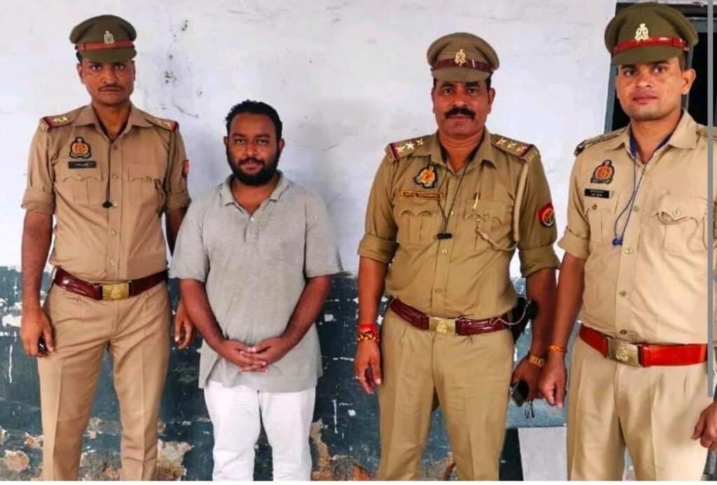 कर्नलगंज थाने की पुलिस ने फर्जी IAS युवक को किया गिरफ्तार।