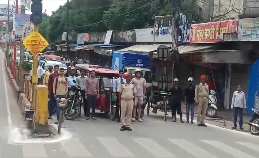जिले के सभी चौराहे पर ITMS के जरिए एक साथ बजा राष्ट्रगान, सिग्नल लाइट्स हुई रेड