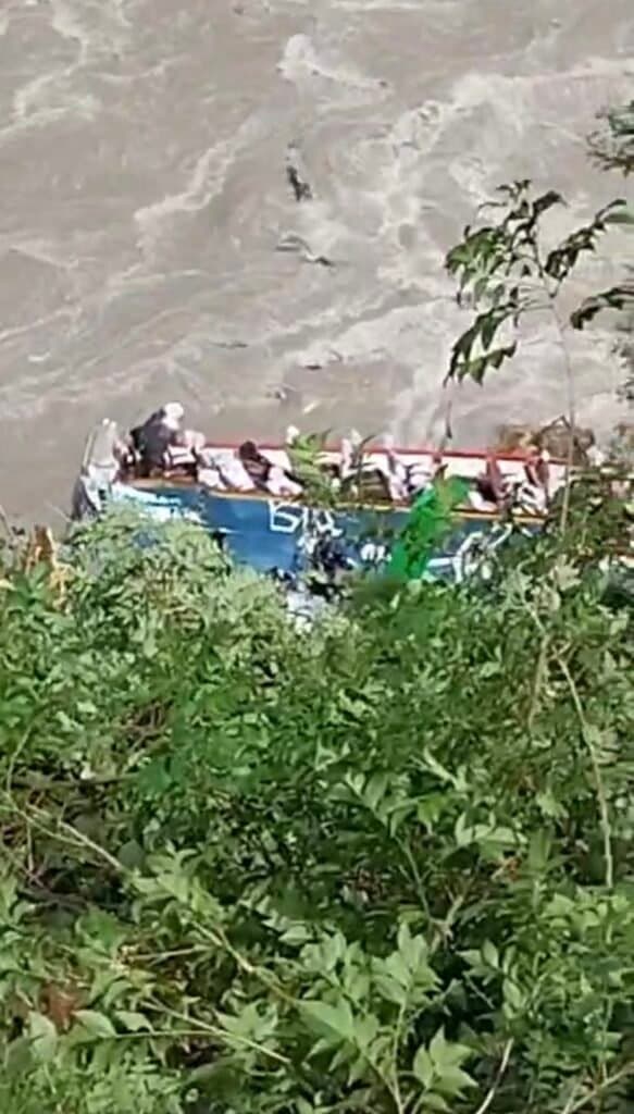 नेपाल में बड़ा हादसा 40 भारतीय सवार 14 की मौत