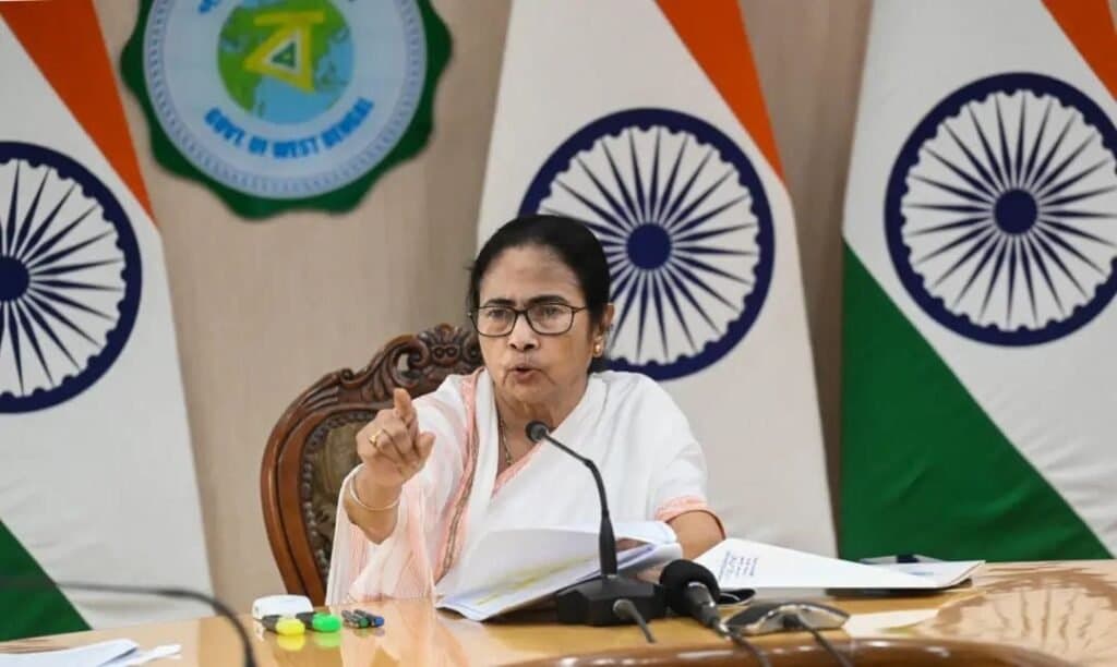 CM ममता बनर्जी के खिलाफ सोशल मीडिया पोस्ट डालना पड़ा भारी,पुलिस ने किया गिरफ्तार