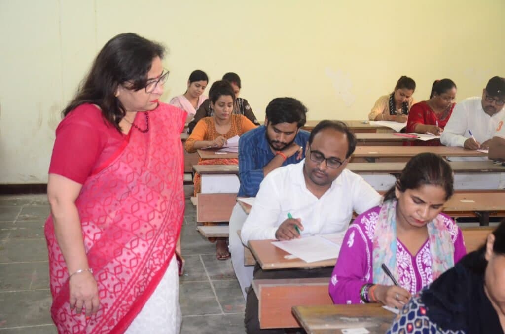 विश्वविद्यालय में 63 सहायक आचार्य (संविदा) की नियुक्ति के लिए लिखित परीक्षा का आयोजन
