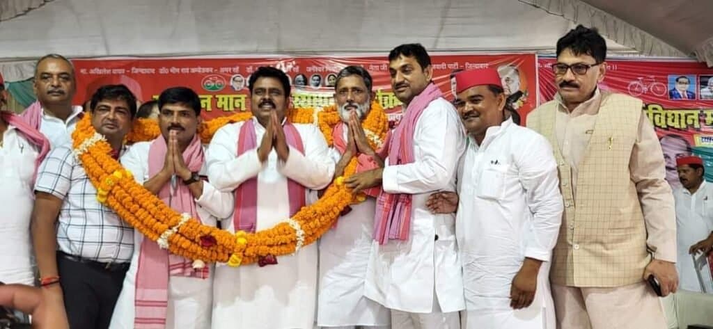 समाजवादी पार्टी के राष्ट्रीय अध्यक्ष अखिलेश यादव के आह्वान पर संविधान मान स्तम्भ अभियान चल रहा है
