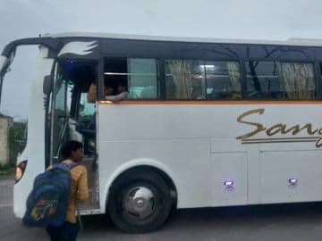 बसें मौके पर पहुंचीं और यात्रियों को कानपुर ले गईं