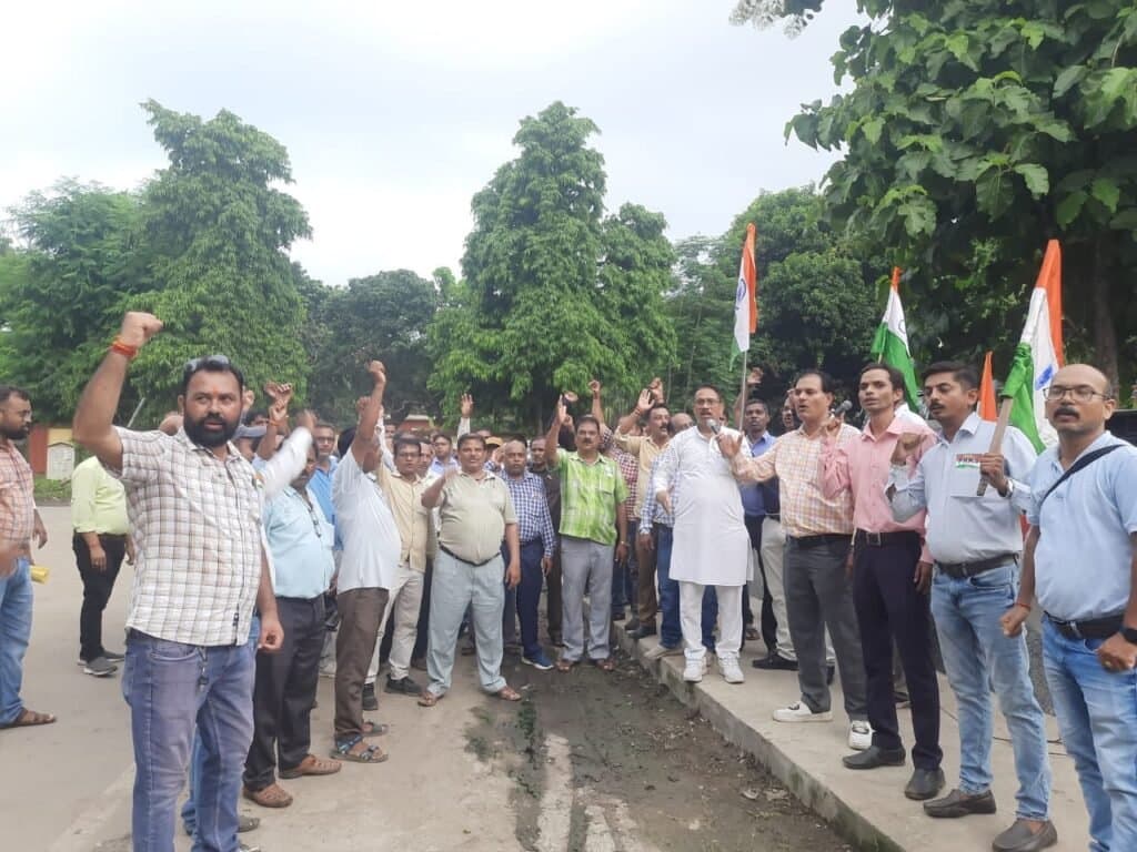 स्वतंत्रता दिवस की पूर्व संध्या पर पूर्वोत्तर रेलवे कर्मचारी संघ स्टोर डिपो शाखा ने कर्मचारी समस्याओं