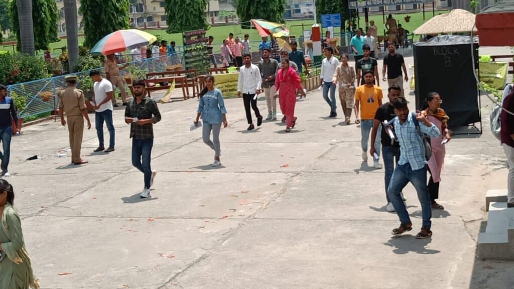 यूपी पुलिस भर्ती परीक्षा के तीसरे दिन पहली पाली परीक्षा सकुशल संपन्न