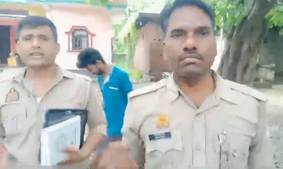 नेमप्लेट को लेकर सवाल करने पर पत्रकार को थप्पड़ मारने के मामले में एक्शन