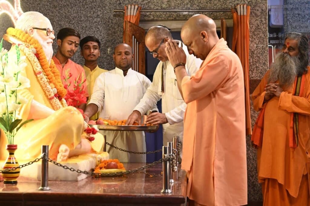 प्रदेश के मुख्यमंत्री योगी आदित्यनाथ अपने दौरे पर पहुंचे गोरखपुर